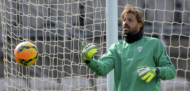 科比吊牌引热议，建议增设二维码防退货（科比吊牌惹争议，呼吁加印二维码防止退货）