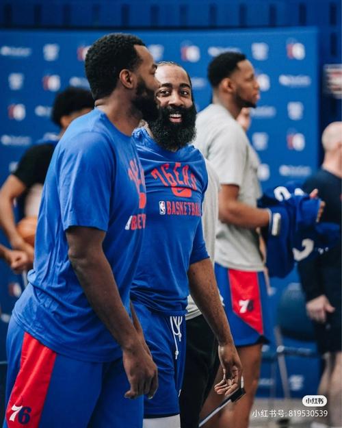 雅虎：有消息称一家中国俱乐部向拉斐尔开出很丰厚的合同报价（雅虎：传中国俱乐部向拉斐尔奉上高薪合同报价）