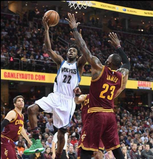 NBA每日最佳：约翰逊背靠背三双&拉文42分，哈登34分里程悲（NBA今日之最：约翰逊连场三双，拉文42分，哈登34分成里程悲）