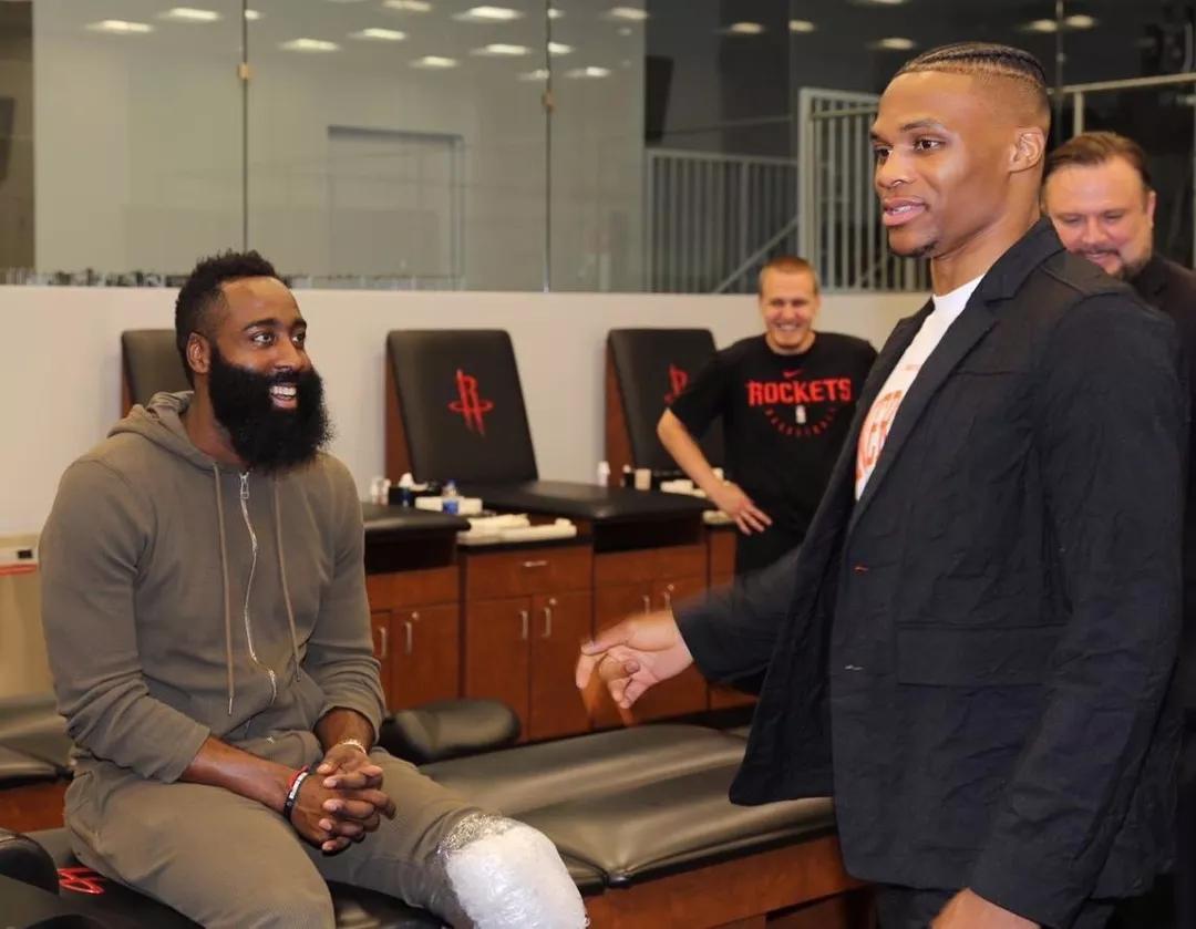 罗体：迪巴拉因发烧缺席罗马的训练，多夫比克恢复跑步练习（罗体报道：迪巴拉发烧缺席罗马训练，多夫比克重启跑步训练）